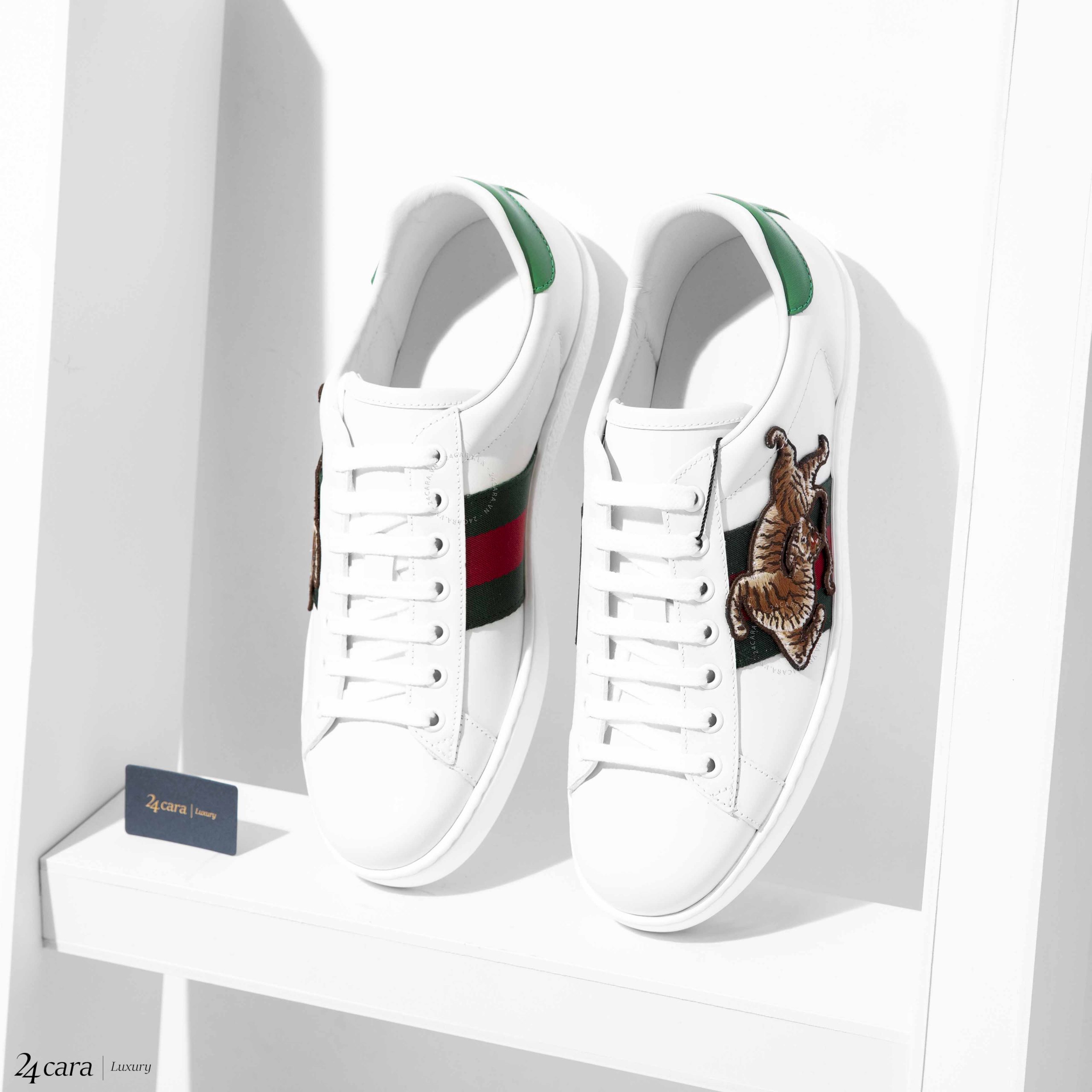 GUCCI ACE LOW-TOP TIGER EMBROIDERED SNEAKERS WITH WEB